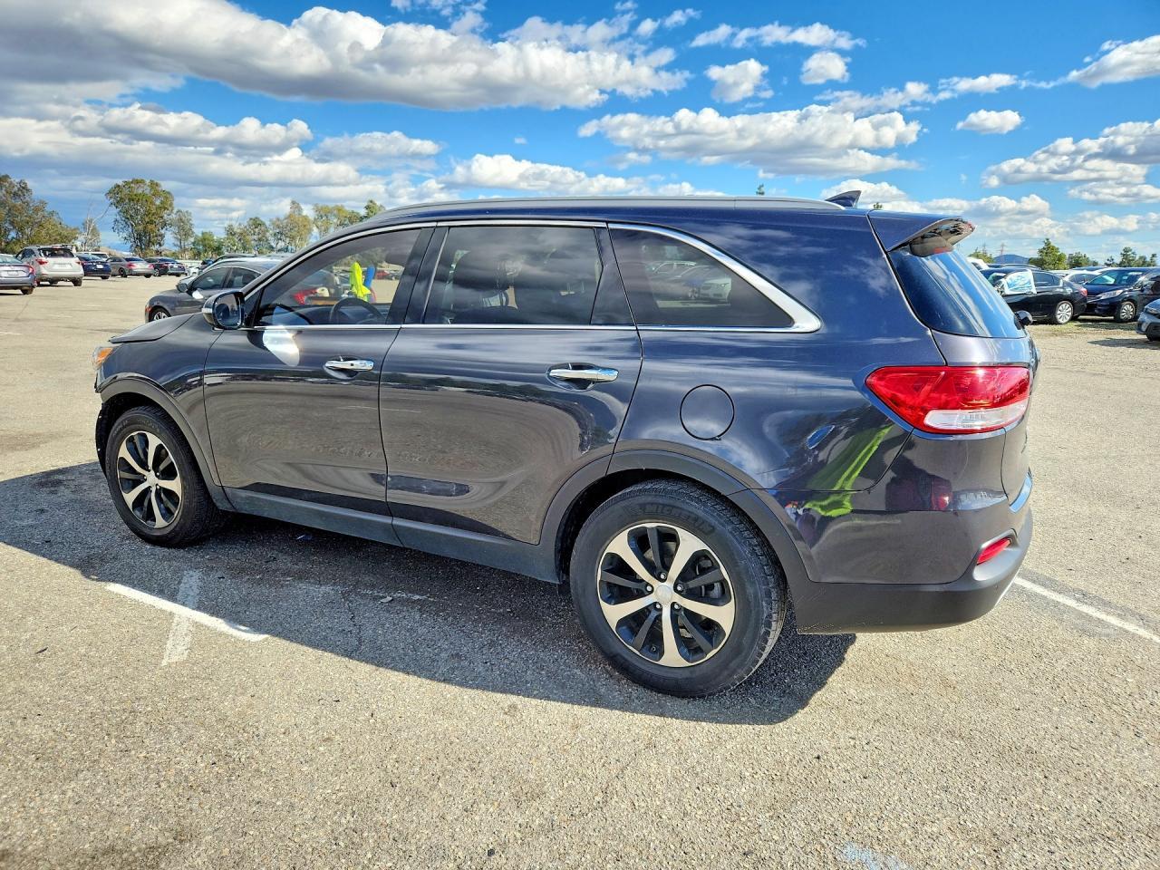2017 Kia Sorento Ex - Image 2