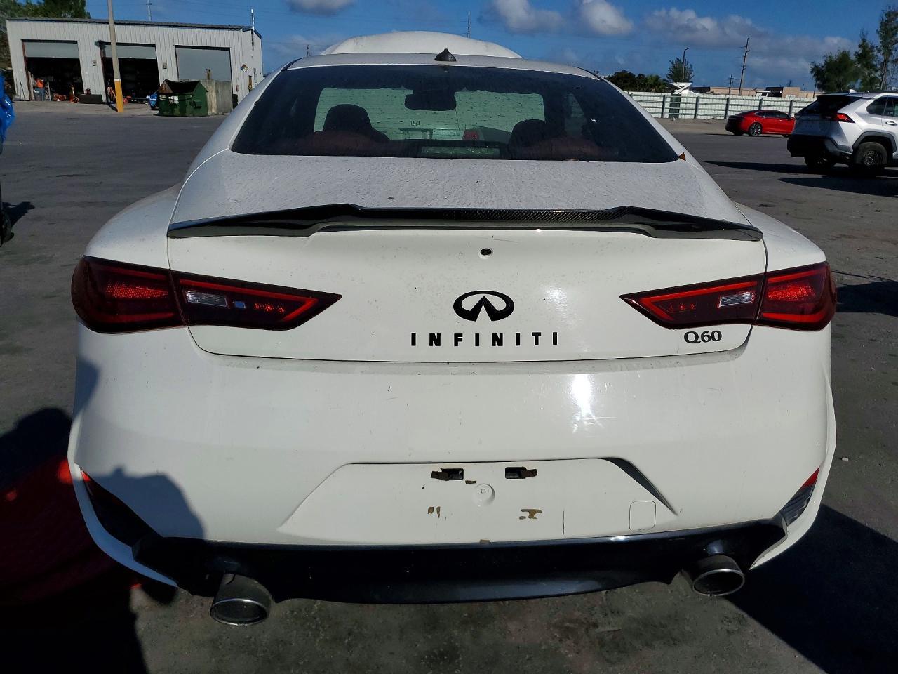 2017 Infiniti Q60 2.0T - Фото 6