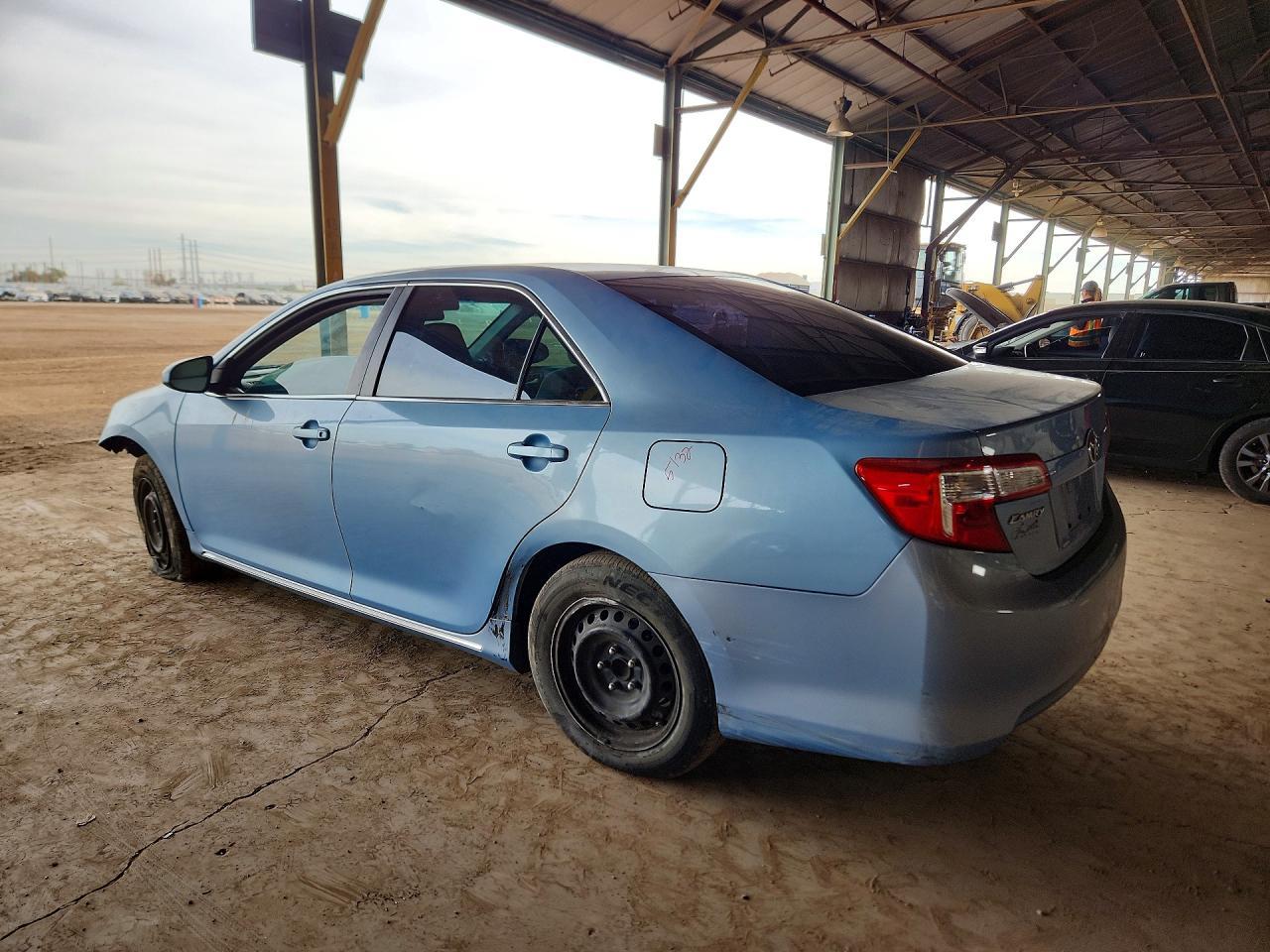 2012 Toyota Camry Base - Фото 2