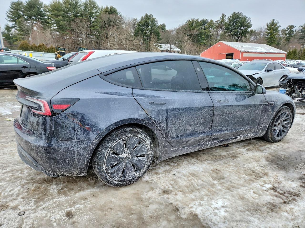 2025 Tesla Model 3 - Фото 3