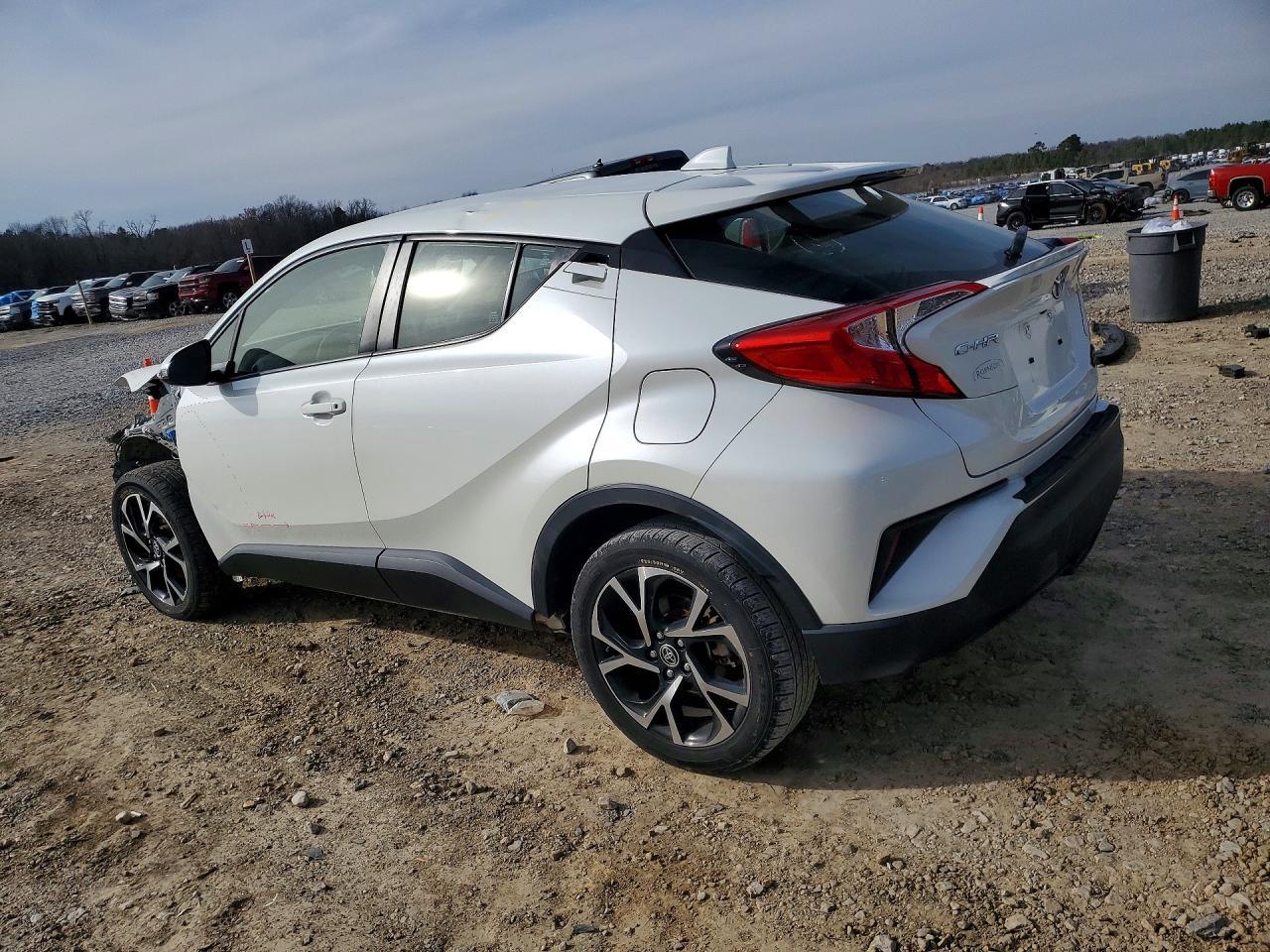 2020 Toyota C-Hr Xle - Image 2