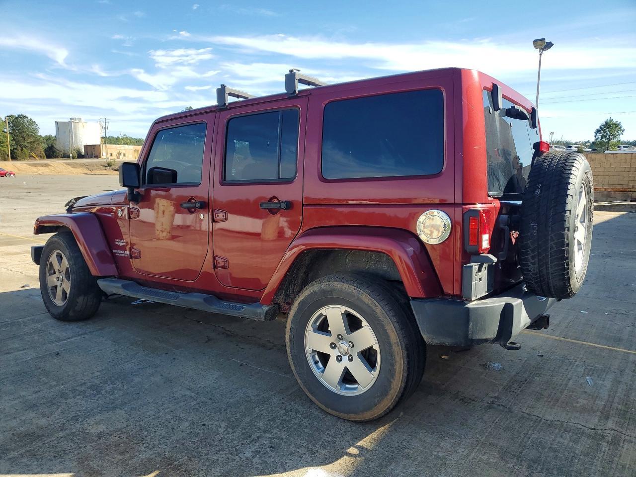 2011 Jeep Wrangler Unlimited Sahara - Фото 2