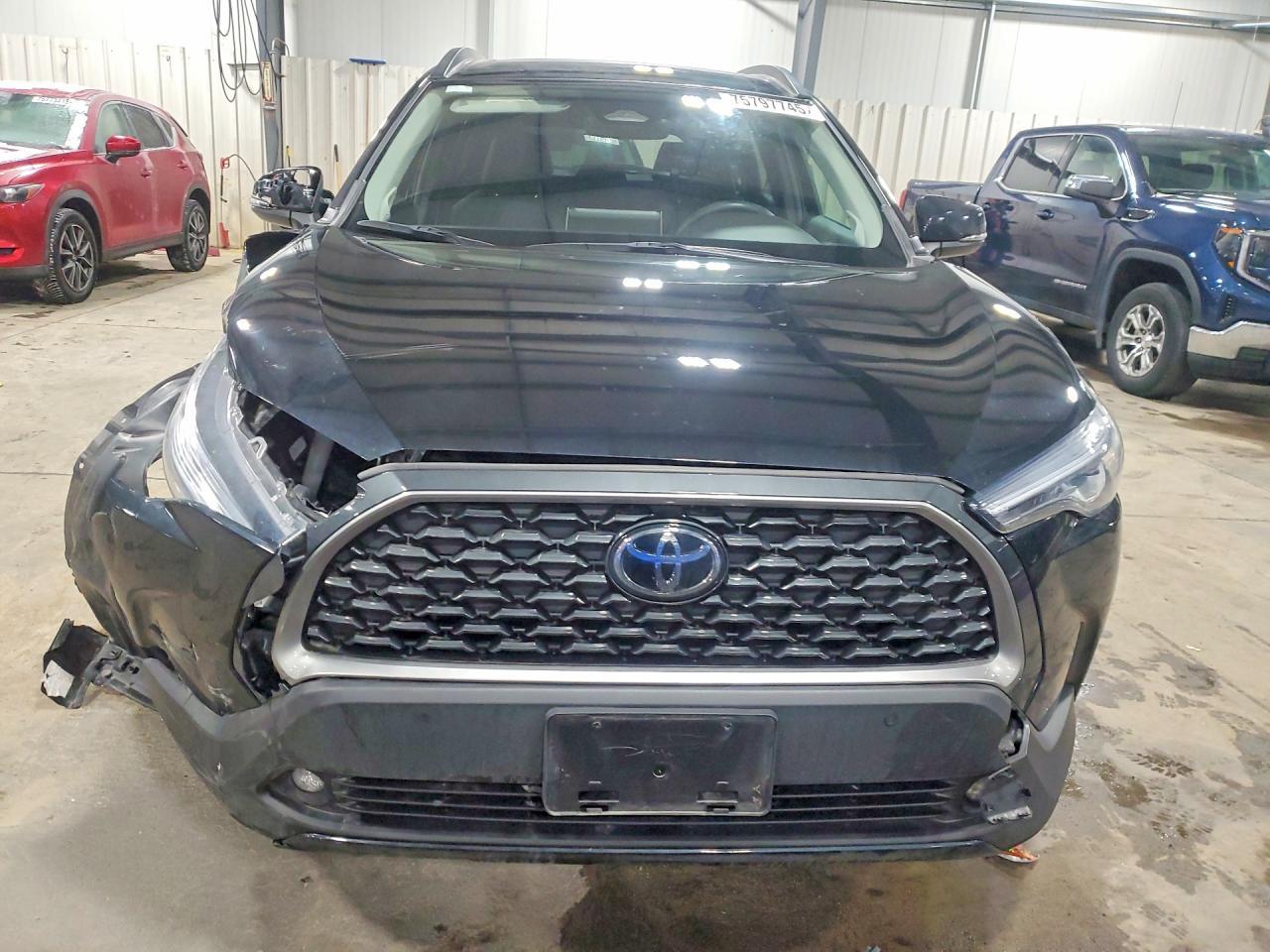 2023 Toyota Corolla Cross Xle - Image 5