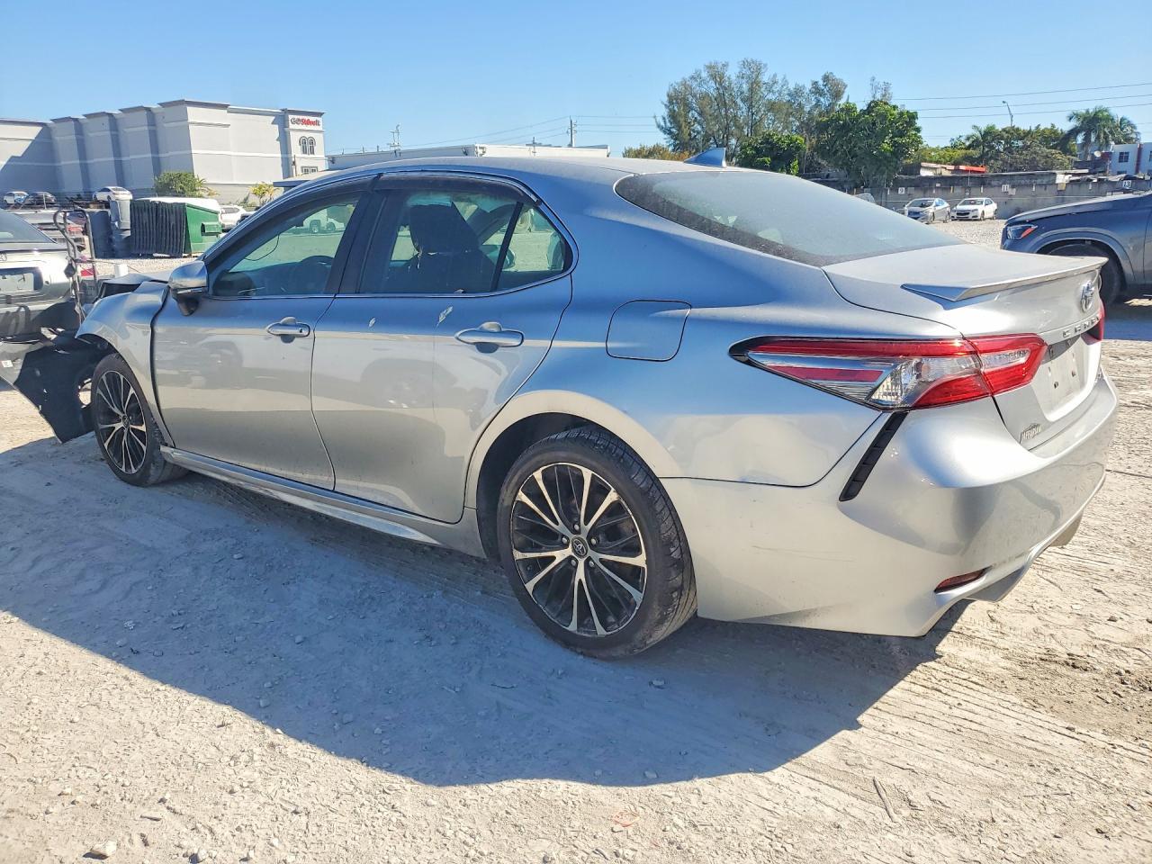 2018 Toyota Camry Se - Фото 2