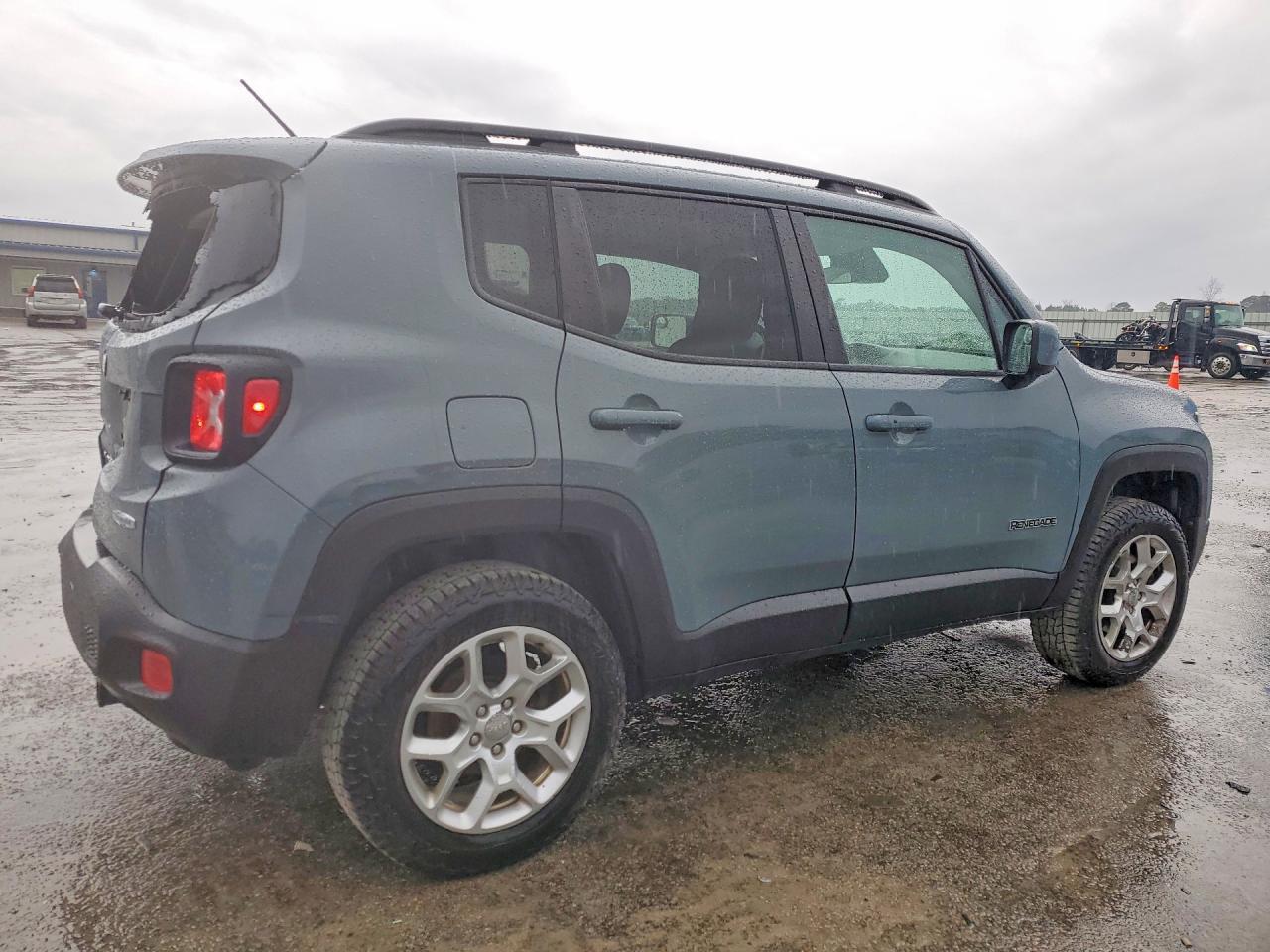 2017 Jeep Renegade Latitude - Image 3