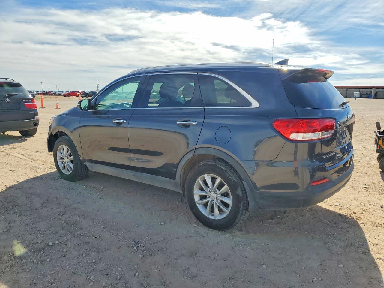 2018 Kia Sorento Lx - Image 2