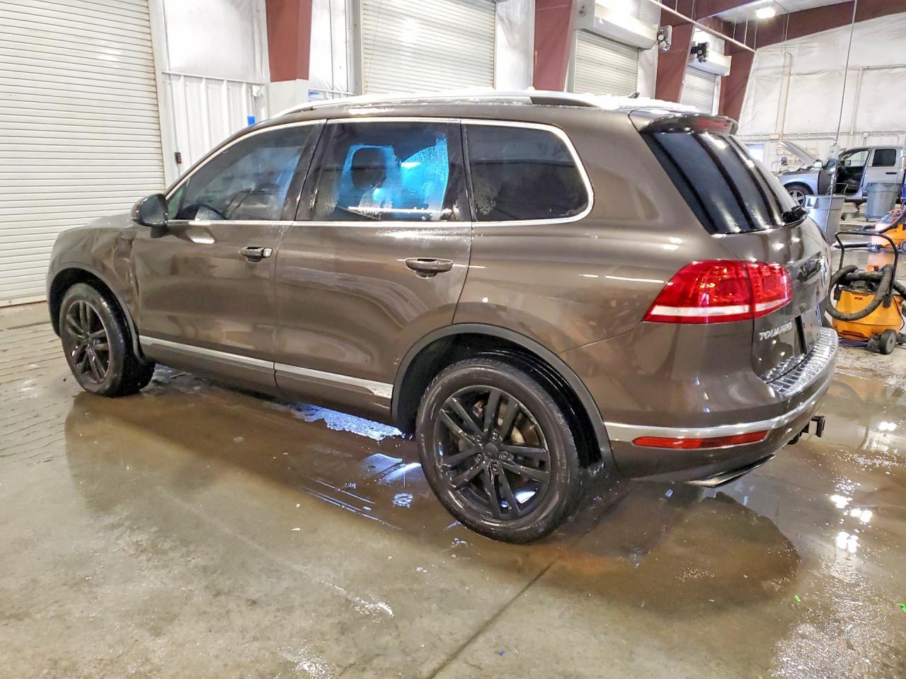 2015 Volkswagen Touareg V6 - Фото 2