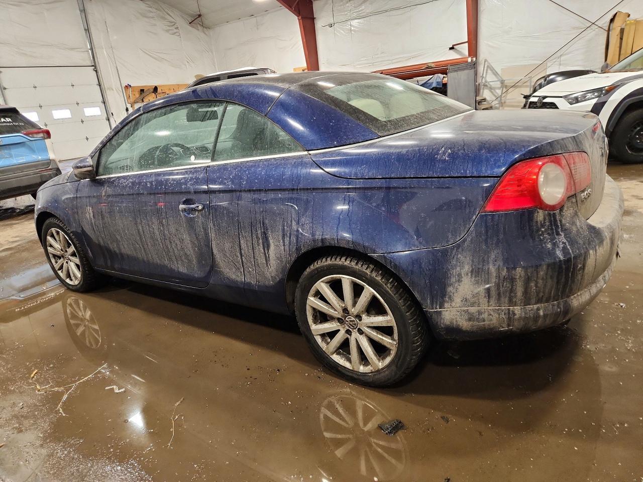 2009 Volkswagen Eos Lux - Image 2