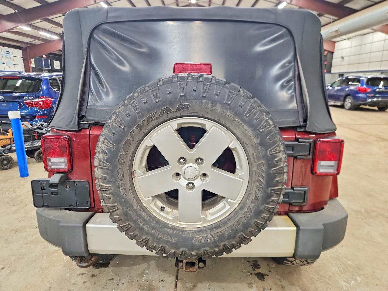 2010 Jeep Wrangler Sahara - Фото 6