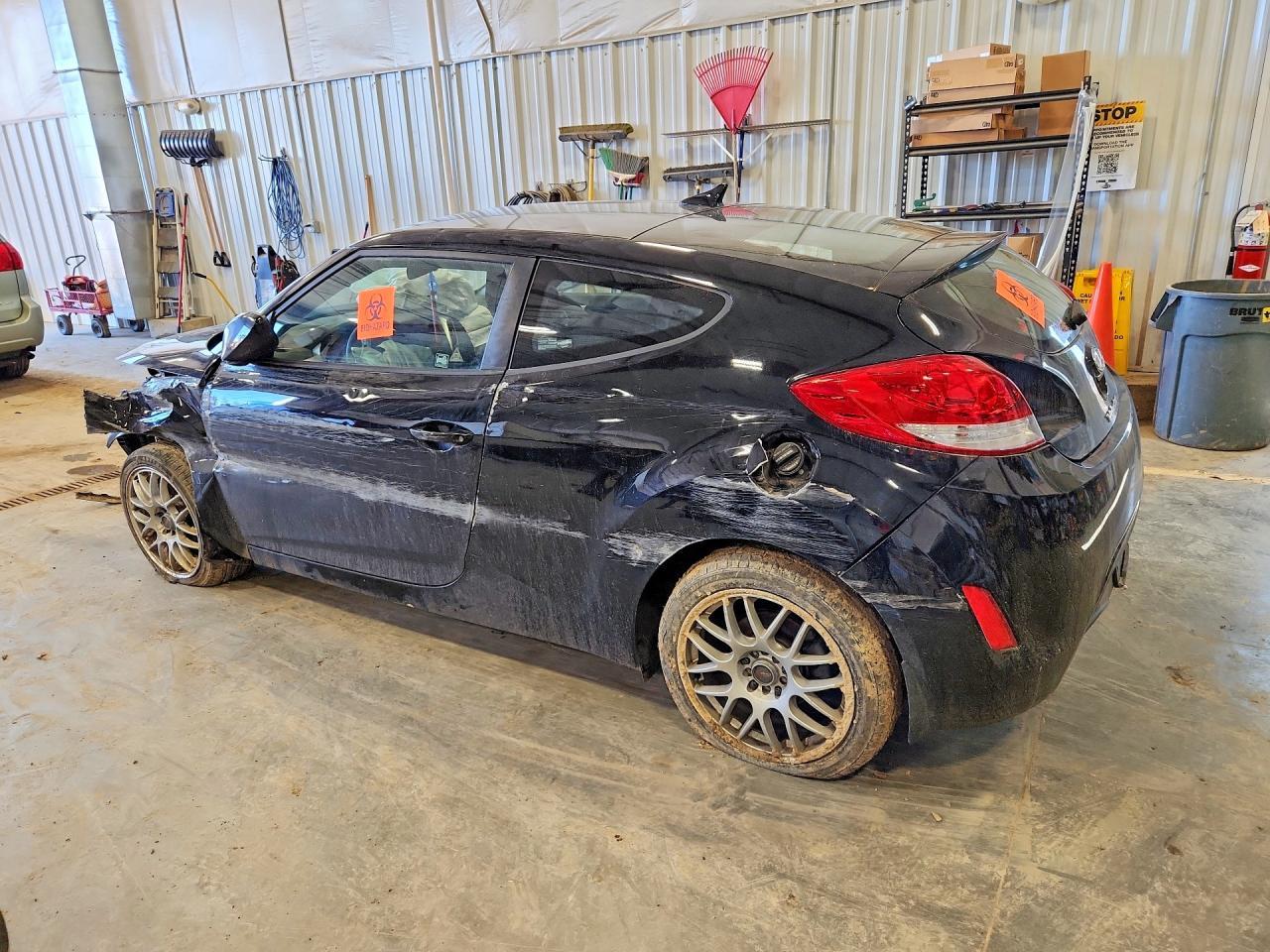 2016 Hyundai Veloster Base - Фото 2