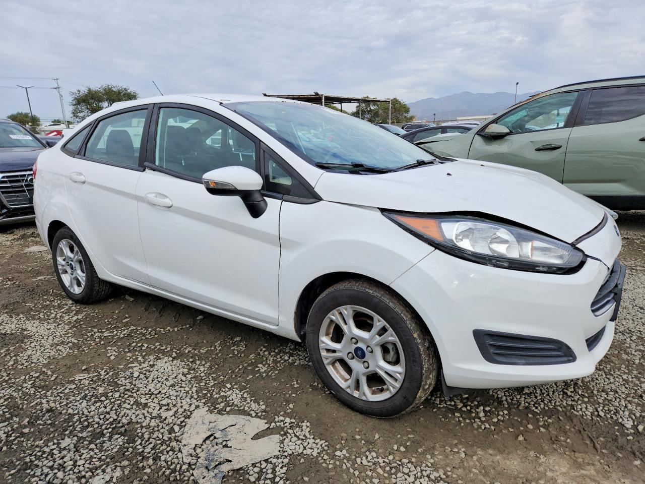 2016 Ford Fiesta Se - Фото 4