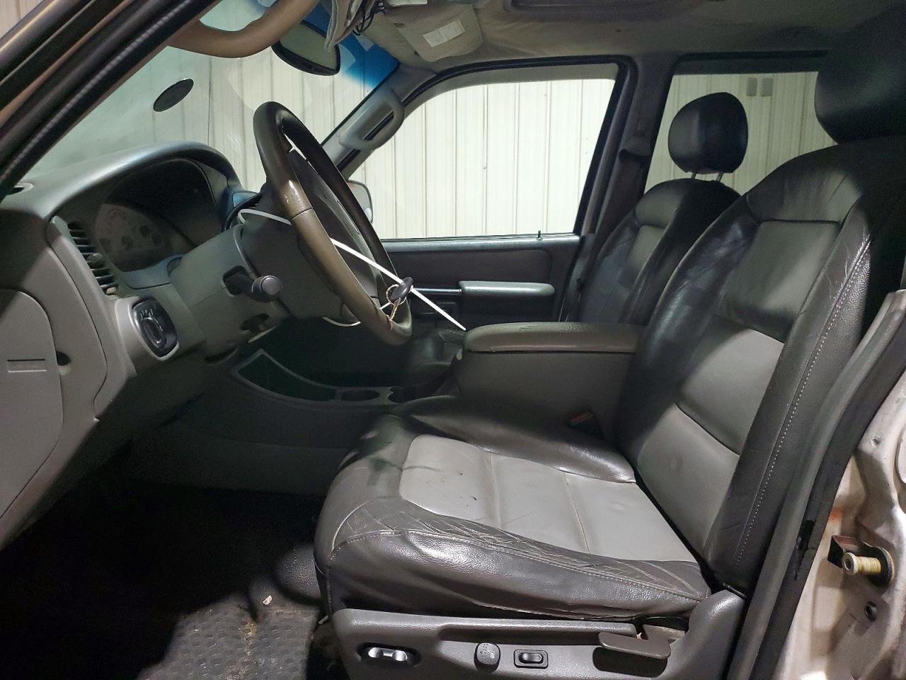 2004 Ford Explorer Sport Trac - Фото 7
