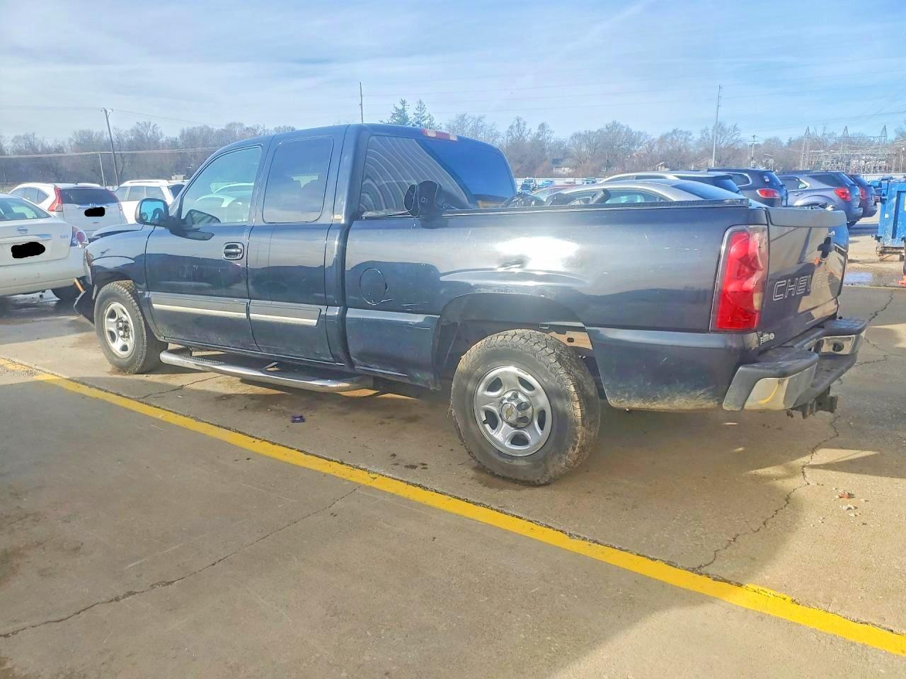 2004 Chevrolet Silverado C1500 - Image 2