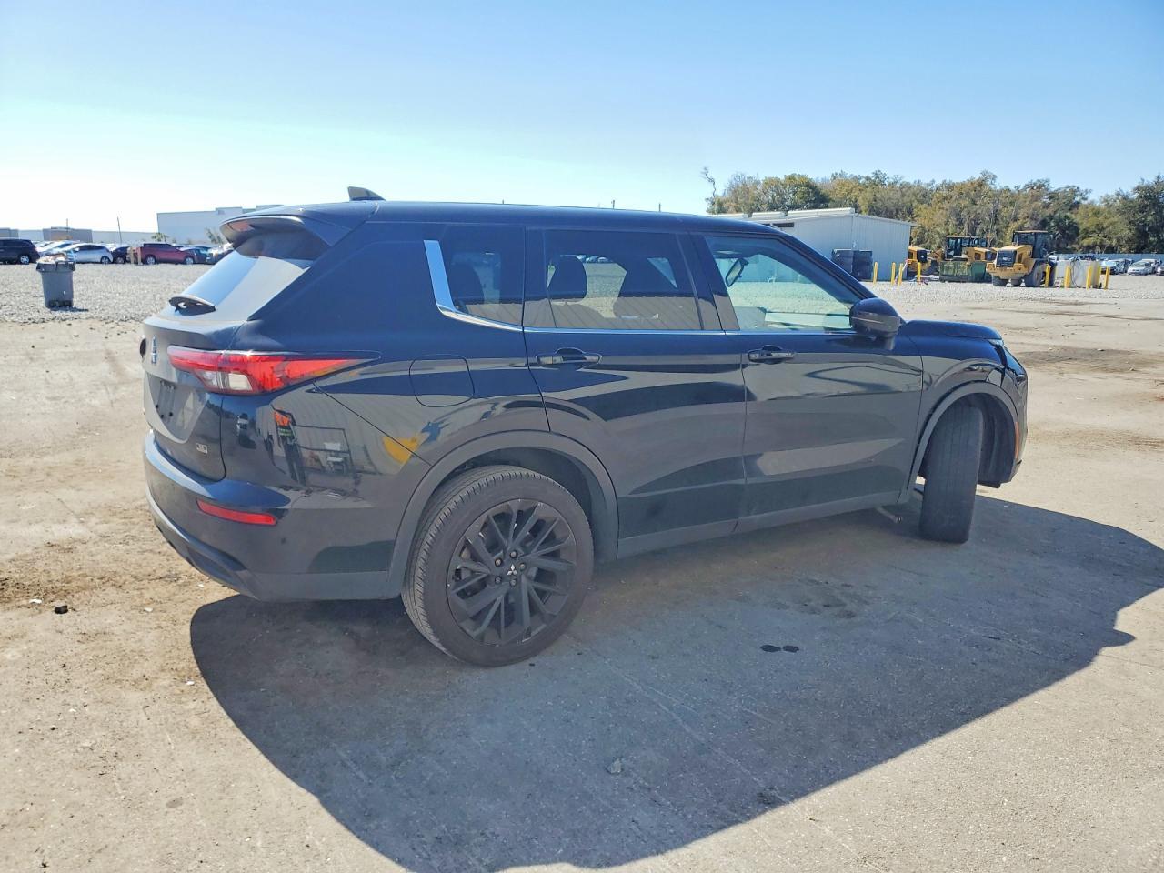 2024 Mitsubishi Outlander Se - Image 3