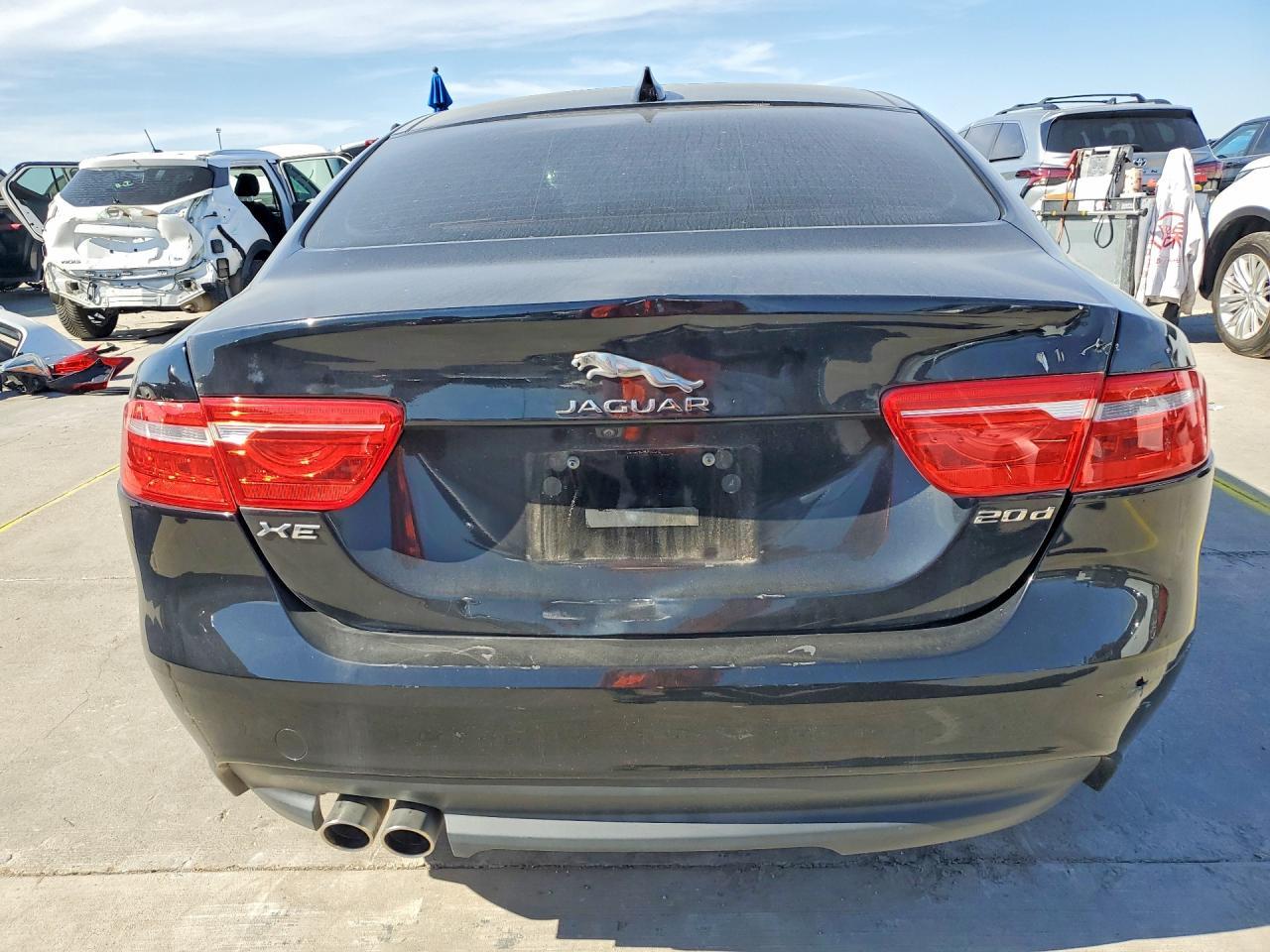 2017 Jaguar Xe - Фото 6
