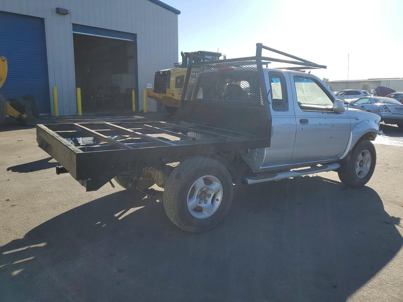 2001 Nissan Frontier Flatbed Truck - Image 3