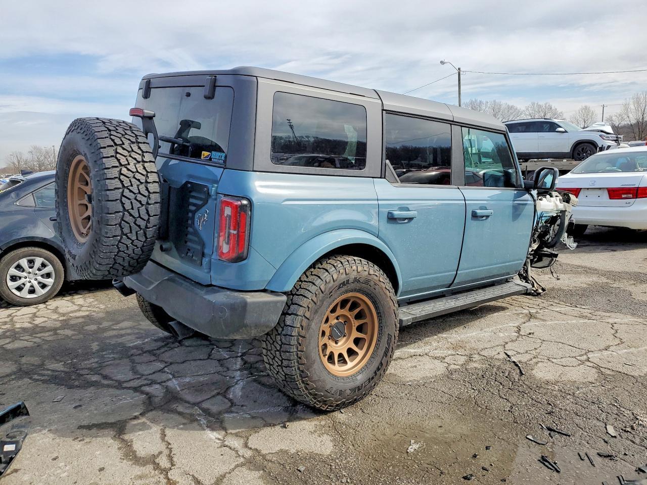 2022 Ford Bronco Base - Фото 3
