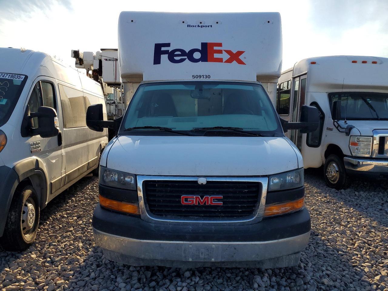 2023 GMC Savana Delivery Truck - Фото 5