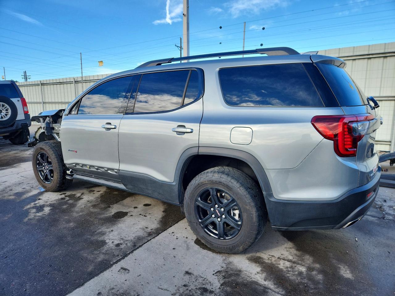 2023 GMC Acadia At4 - Image 2