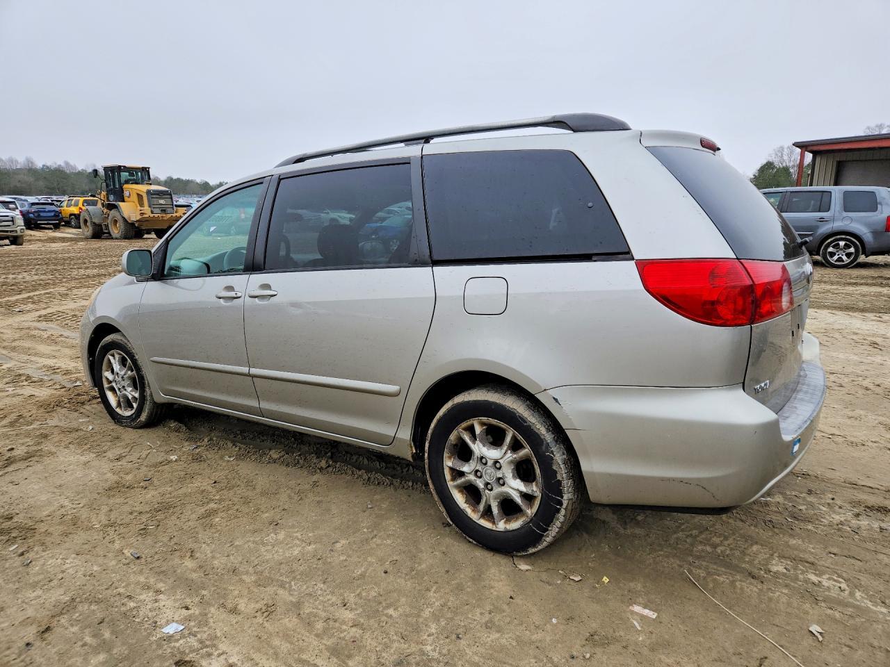 2006 Toyota Sienna - Image 2