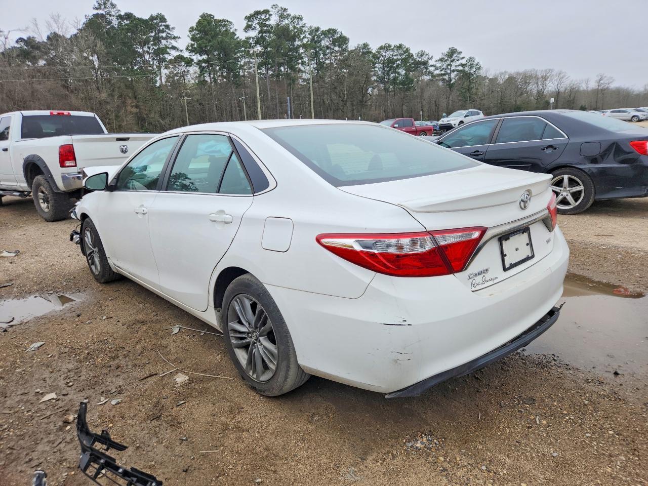 2017 Toyota Camry Le - Фото 2