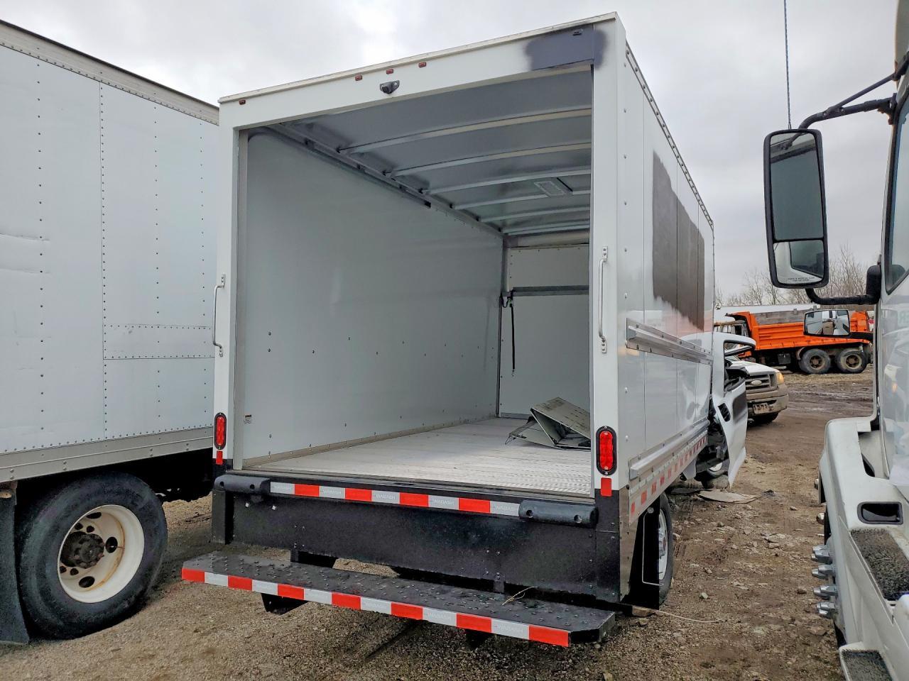 2025 GMC Savana Box Truck - Фото 3