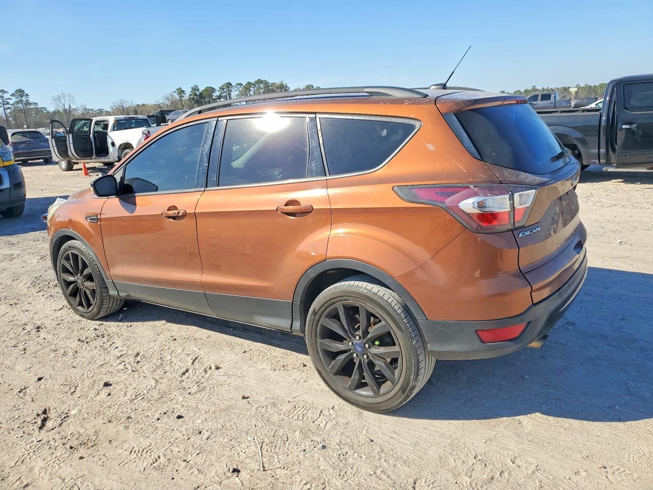 2017 Ford Escape Titanium - Фото 2