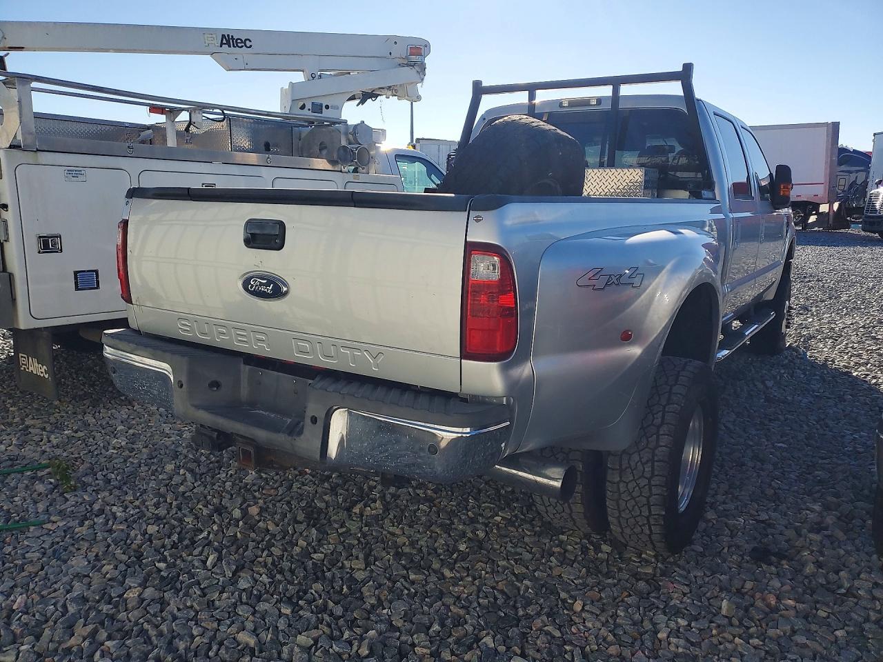 2010 Ford F350 Super Duty - Фото 3