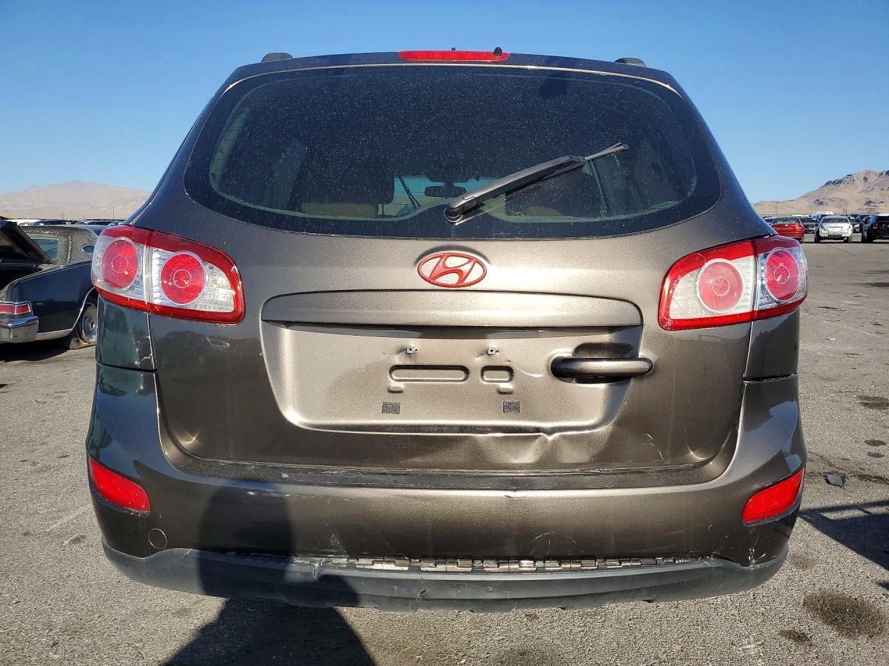 2012 Hyundai Santa Fe Gls - Image 6
