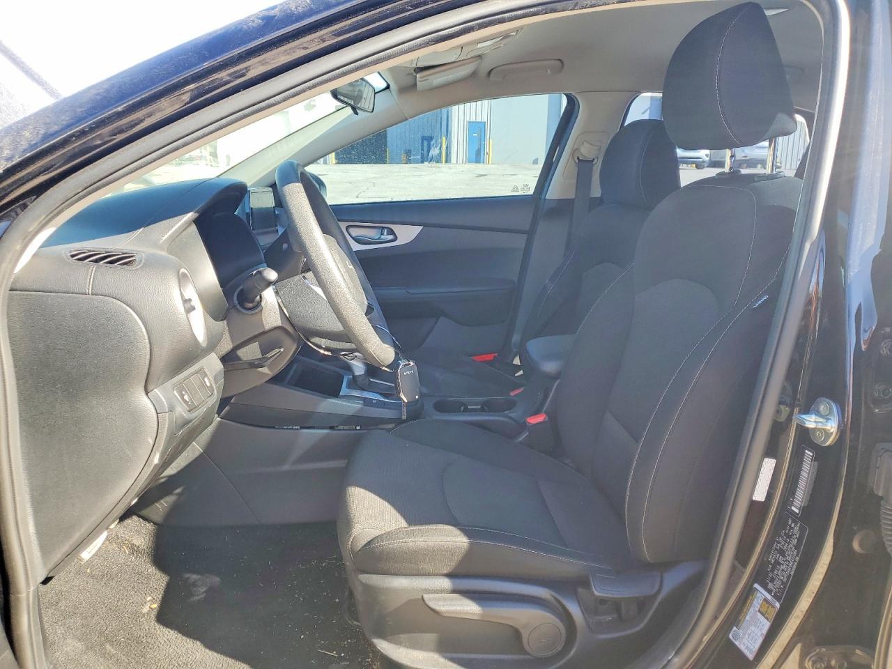 2022 Kia Forte Fe - Image 7