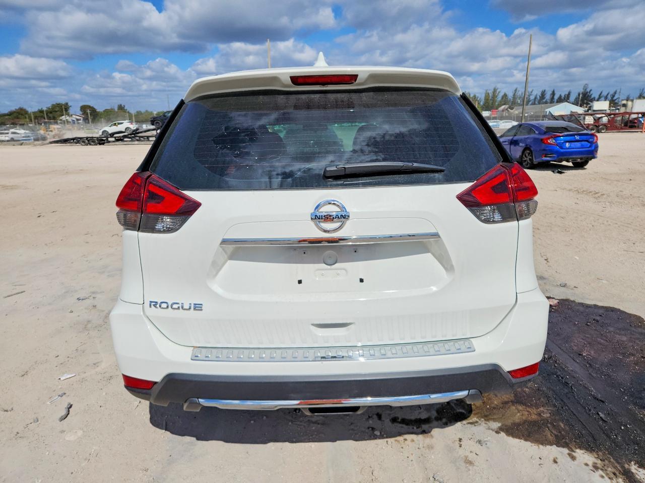 2017 Nissan Rogue S - Image 6