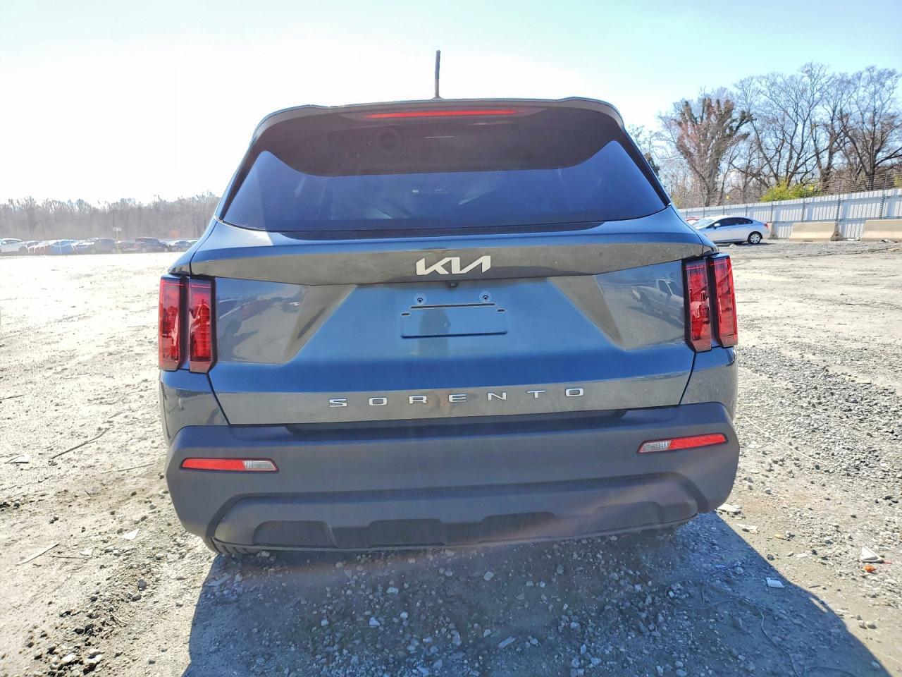 2022 Kia Sorento Lx - Image 6