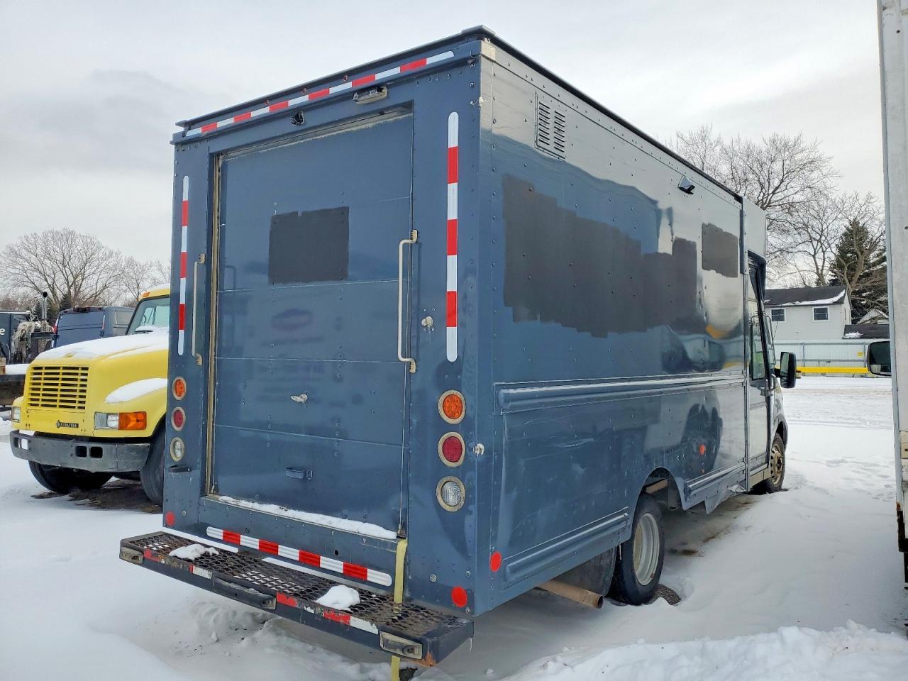 2022 Ford Transit Cutaway Cargo 3.5L 2Wd Drw - Image 4