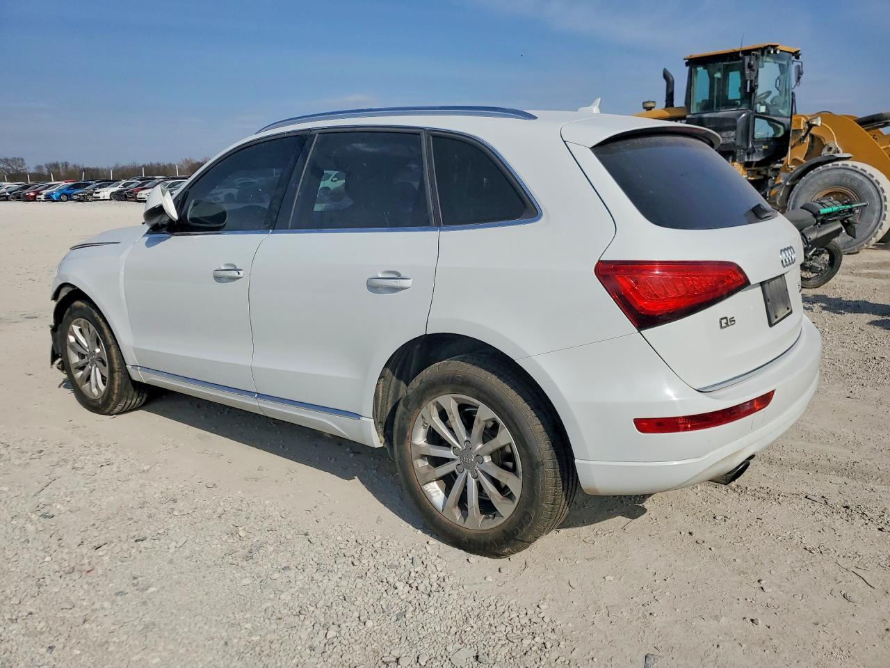2016 Audi Q5 Premium - Image 2