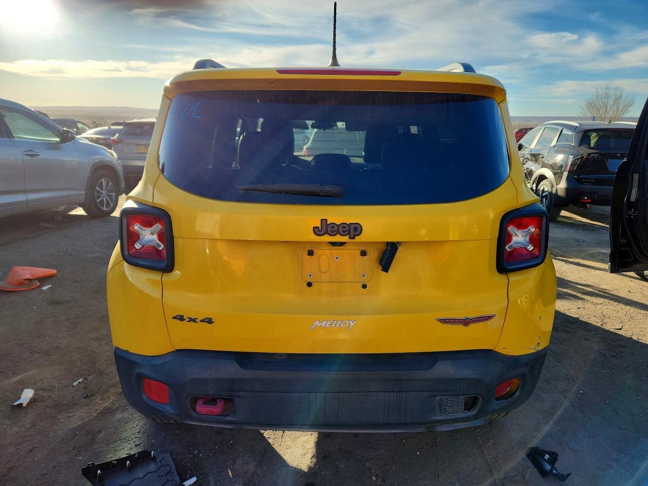 2015 Jeep Renegade Trailhawk - Image 6