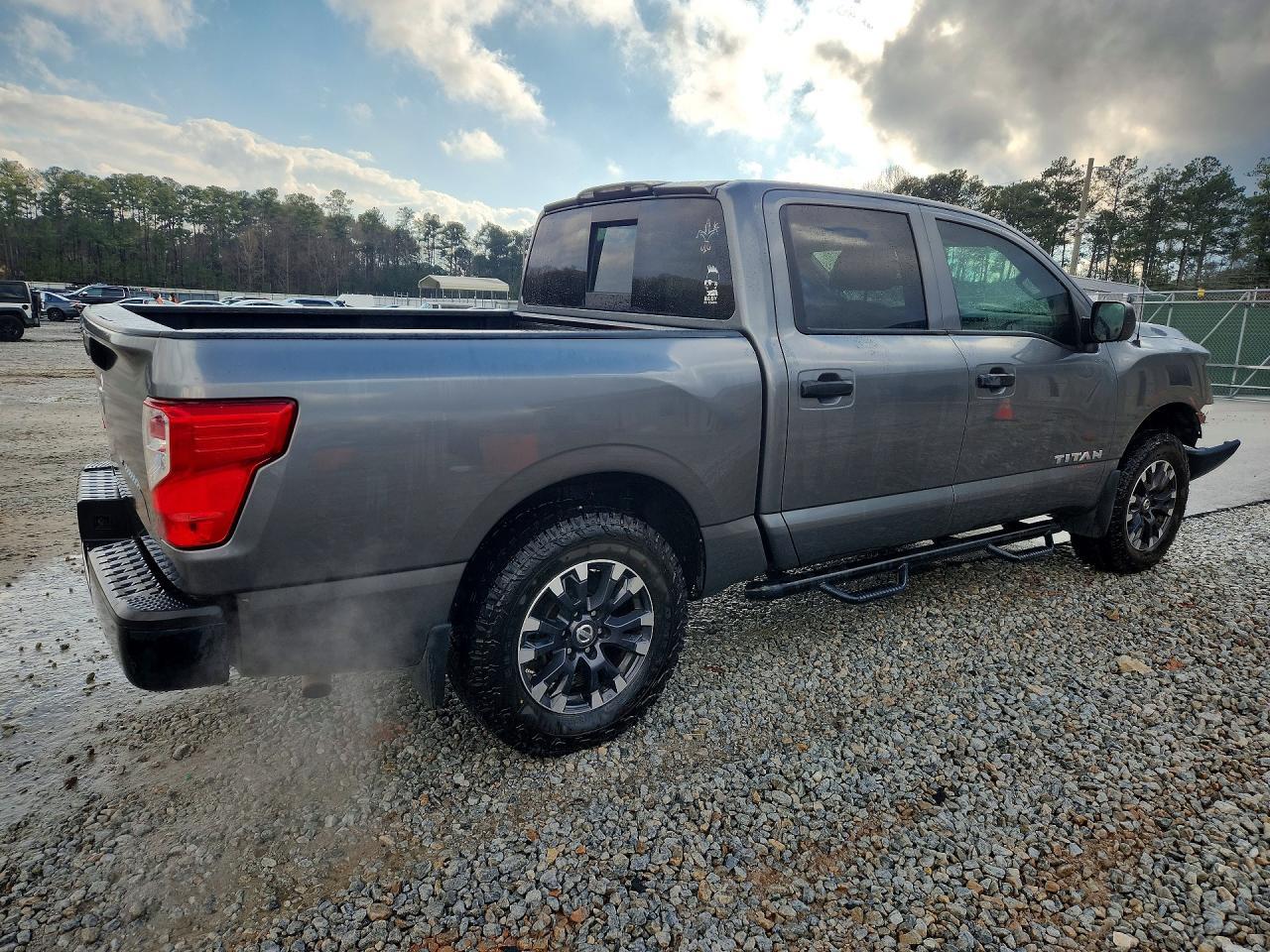 2017 Nissan Titan S - Фото 3
