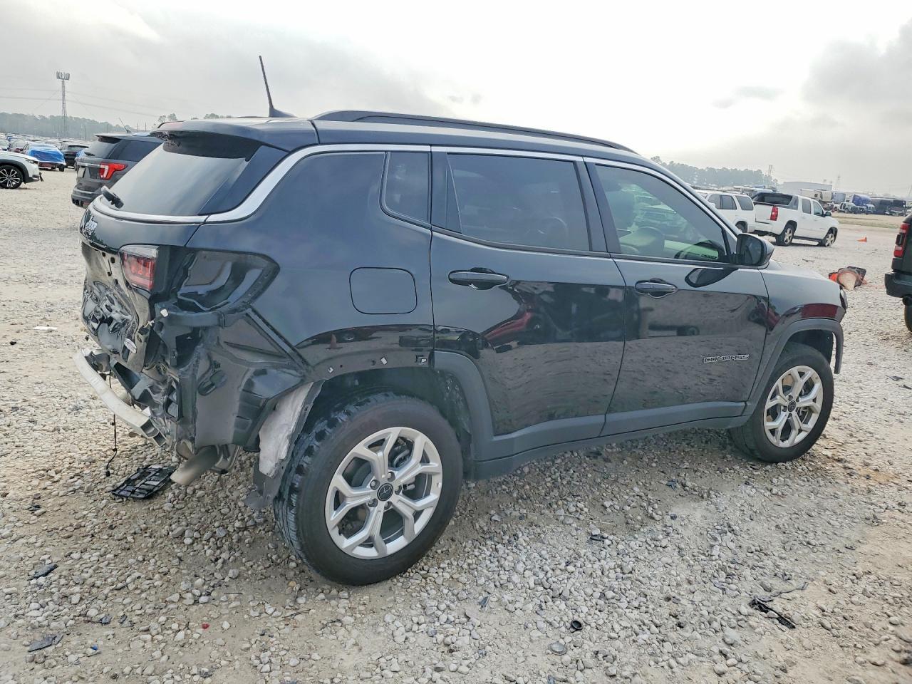 2025 Jeep Compass Latitude - Фото 3