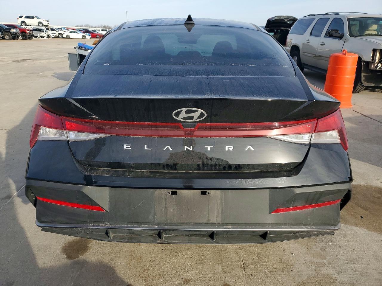 2025 Hyundai Elantra Se - Фото 6