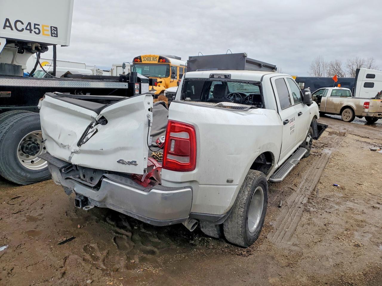 2024 Ram 3500 Tradesman - Фото 3