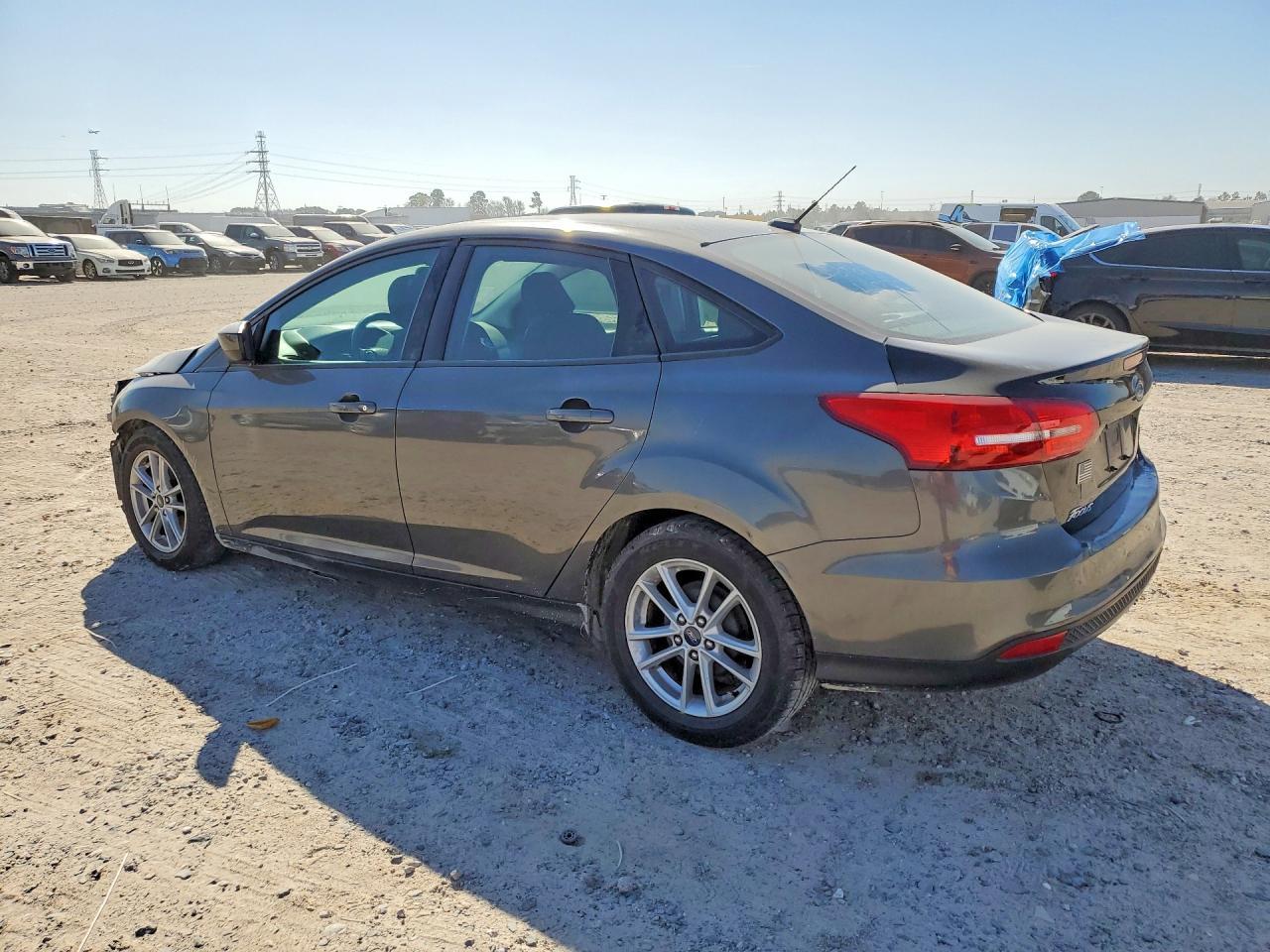 2018 Ford Focus Se - Фото 2