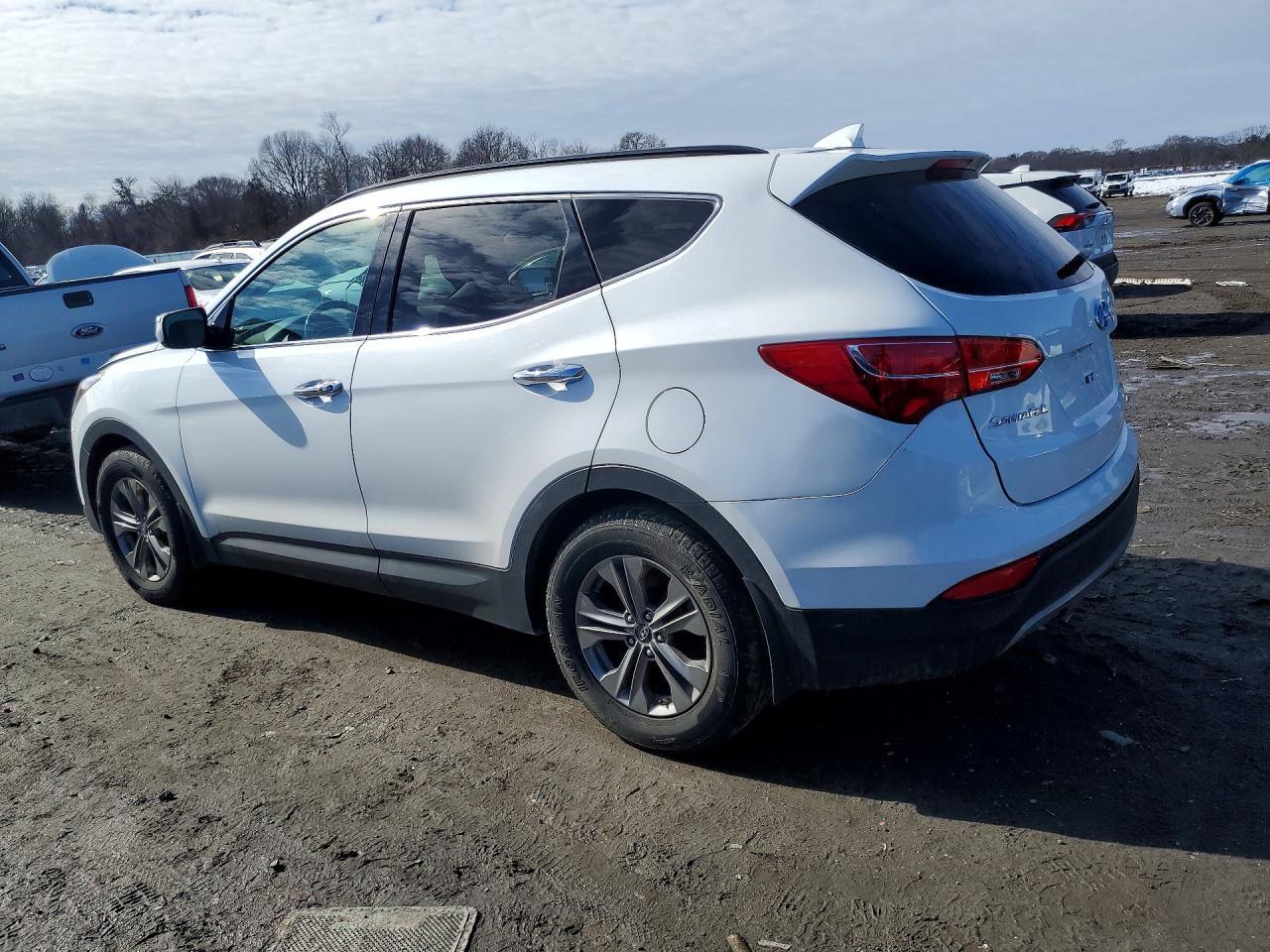 2016 Hyundai Santa Fe Sport - Image 2