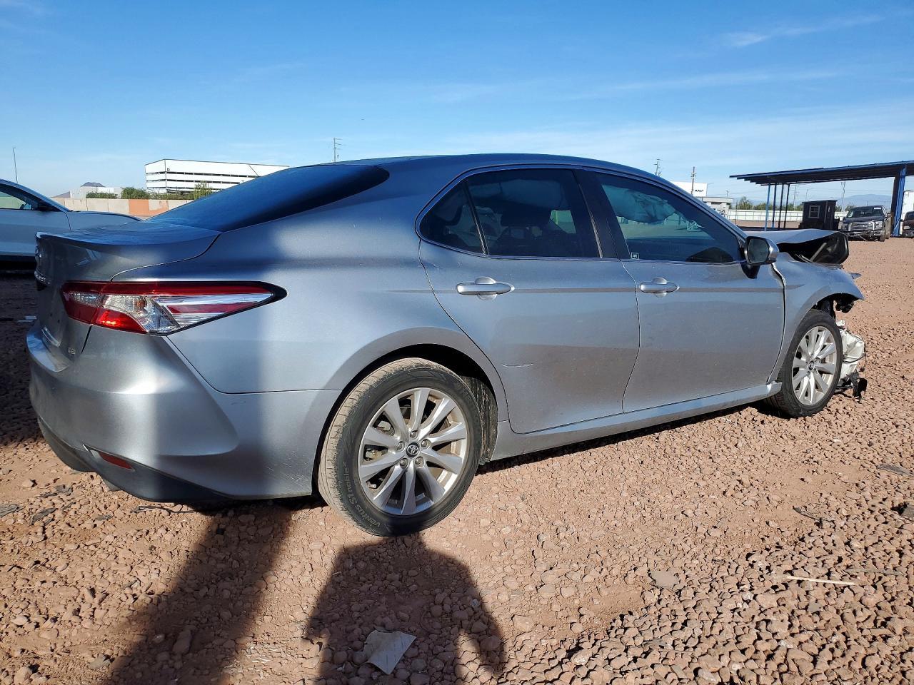 2018 Toyota Camry Le - Фото 3