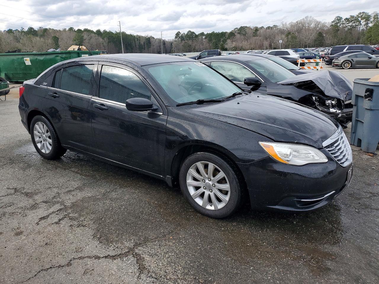 2013 Chrysler 200 Touring - Image 4