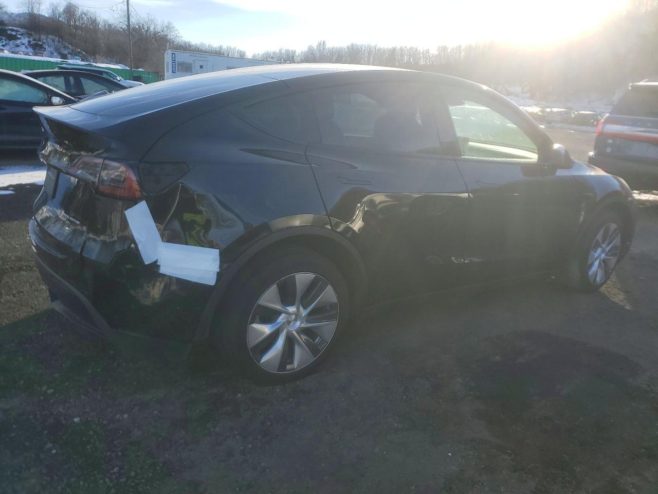 2024 Tesla Model Y - Фото 3