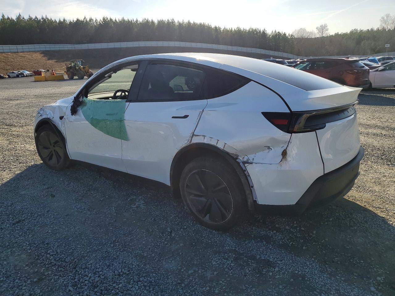 2026 Tesla Model Y - Фото 2