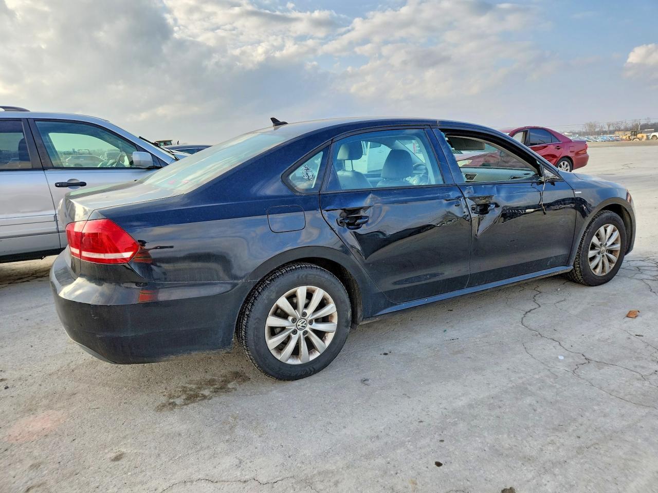 2013 Volkswagen Passat S - Фото 3