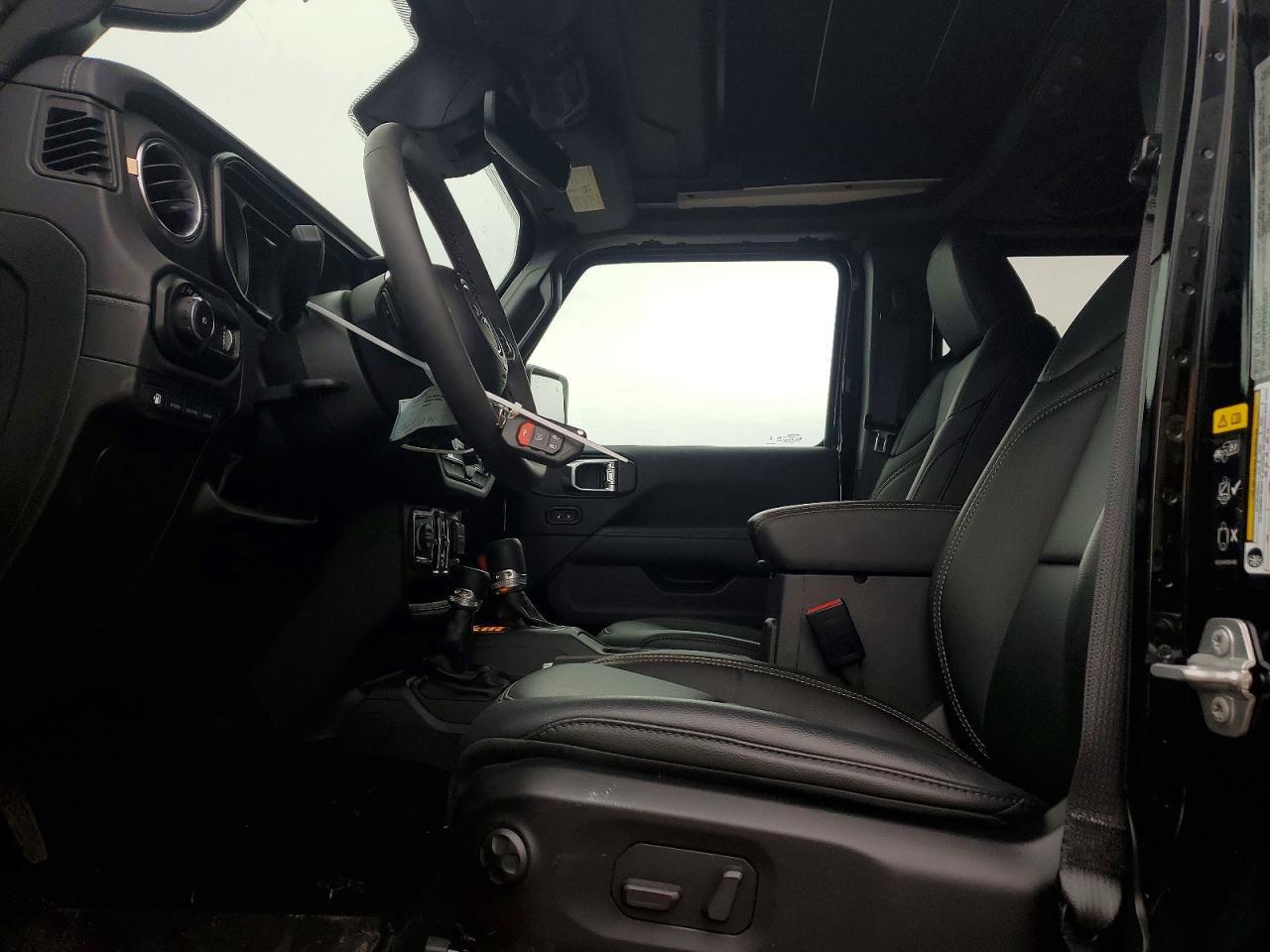 2025 Jeep Wrangler Sahara 4Xe - Image 7