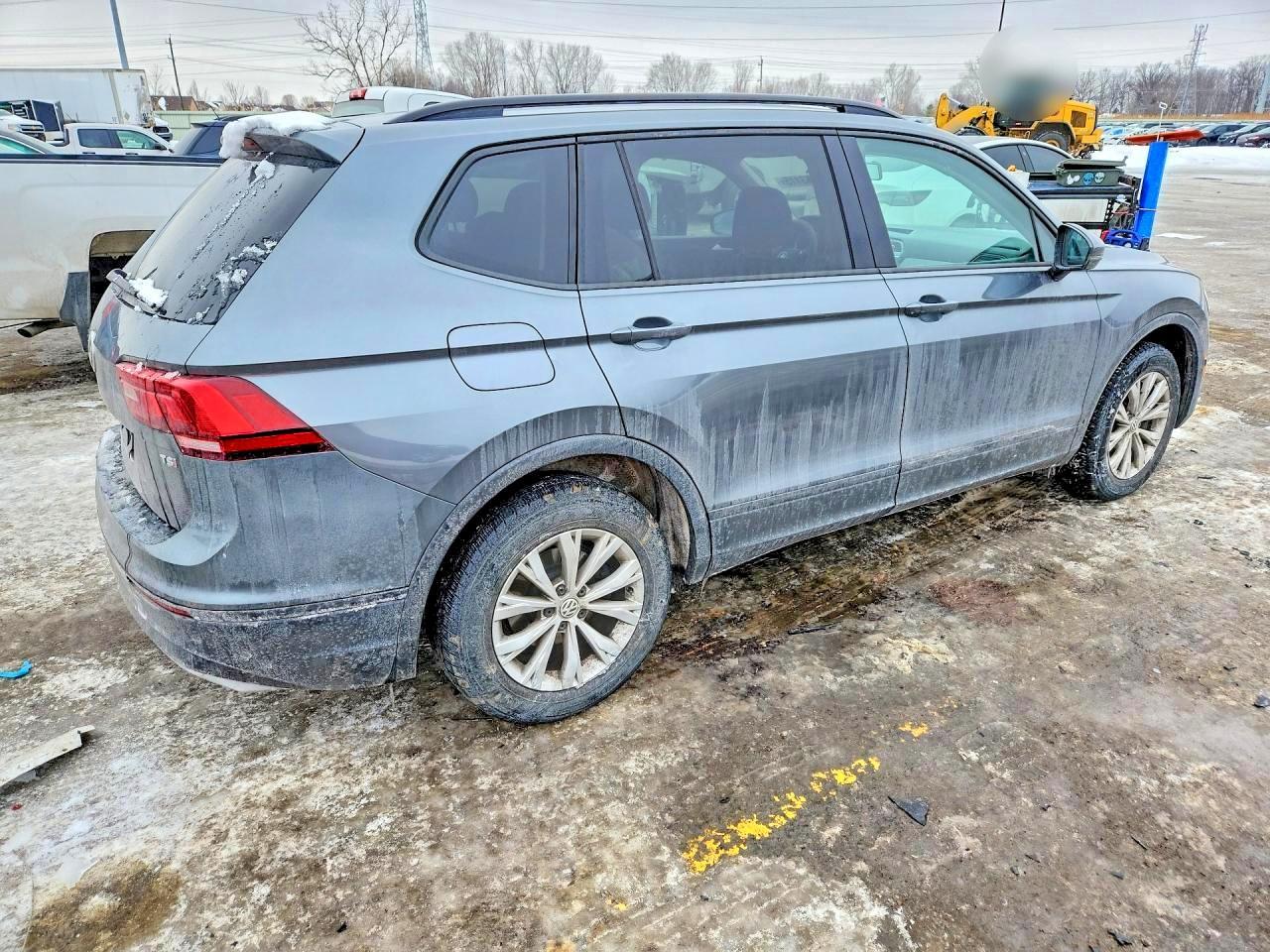 2018 Volkswagen Tiguan S - Image 3