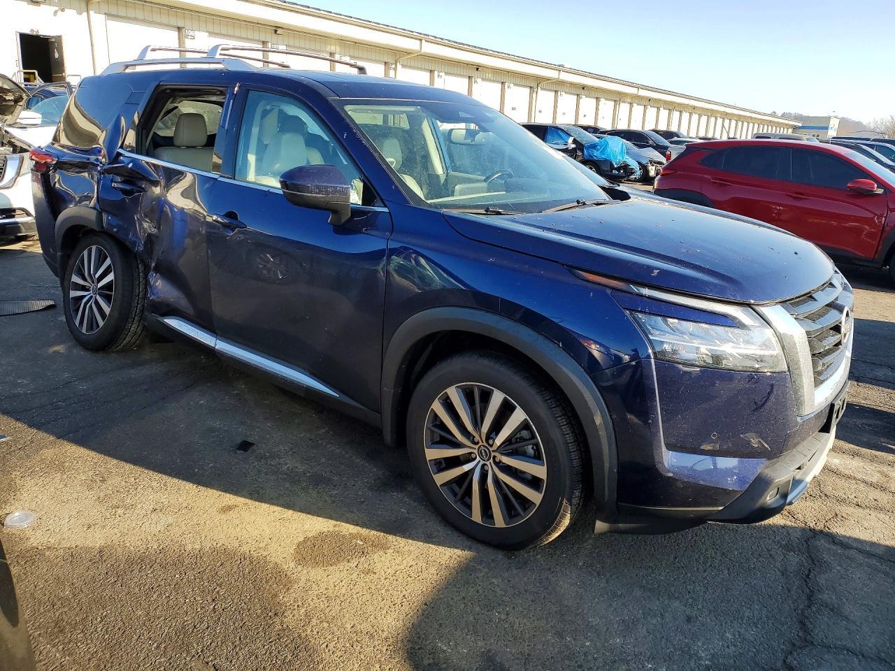 2022 Nissan Pathfinder Platinum - Фото 4
