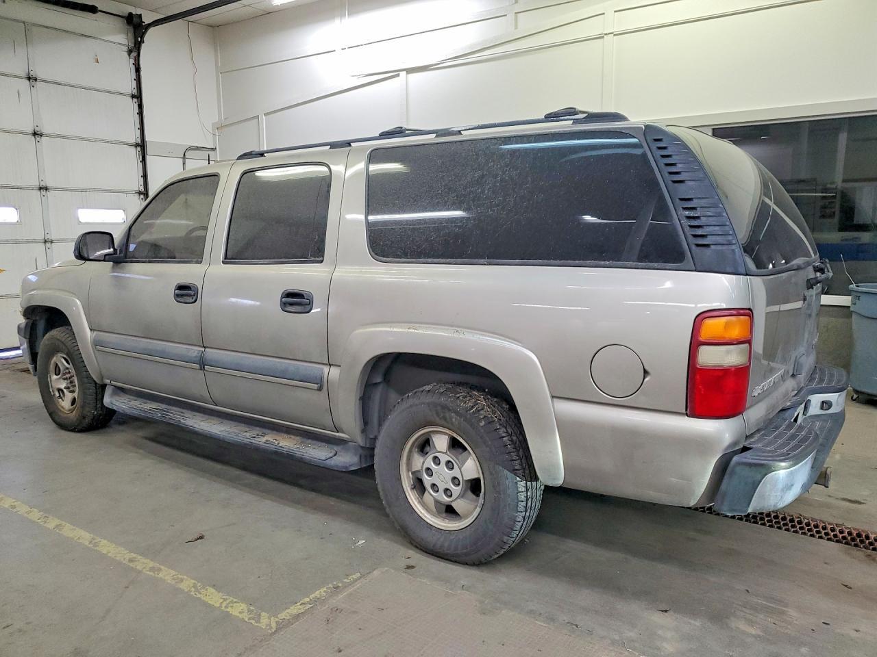 2003 Chevrolet Suburban - Фото 2